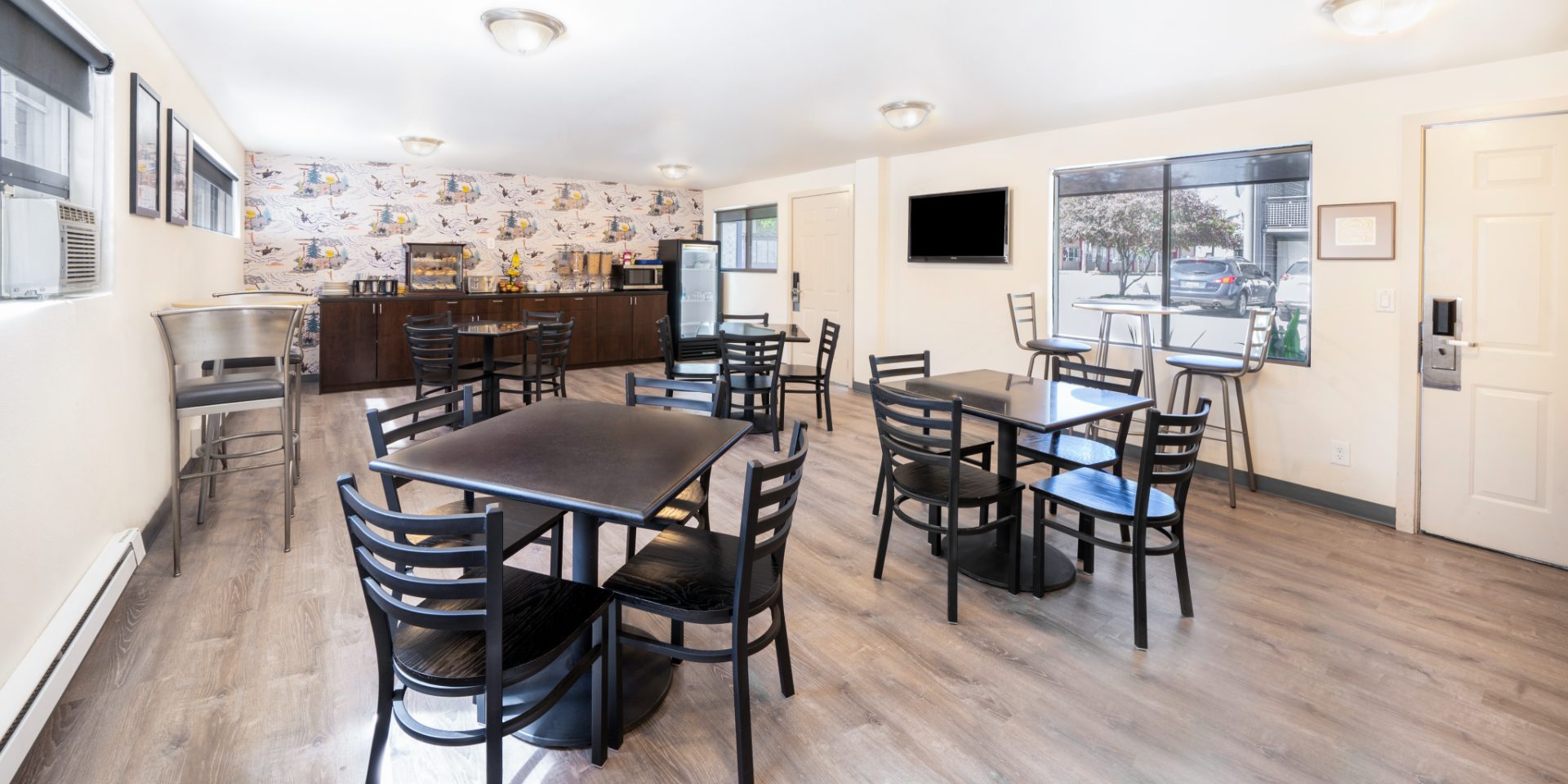 The Grove West Seattle Inn hotel meeting room